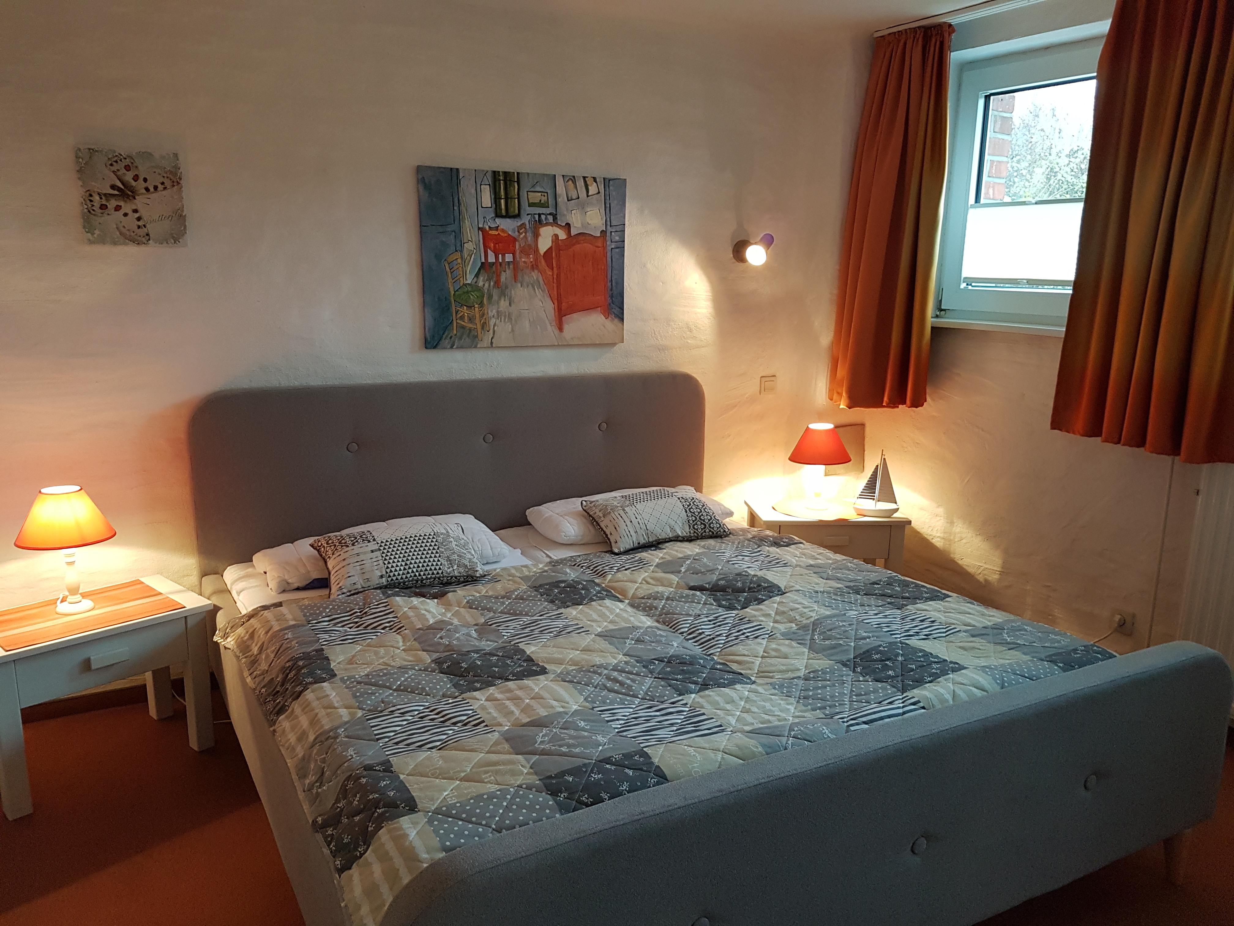 Doppel- und Einzelbett im zweiten Schlafzimmer